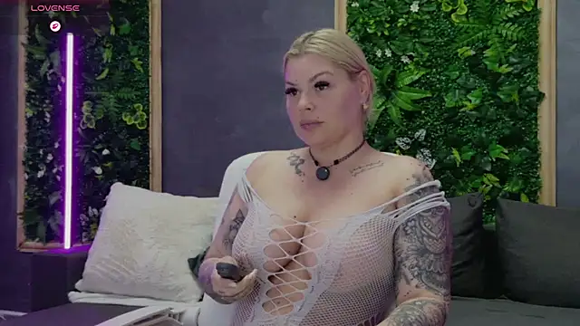 Issa_Jo live sex cam
