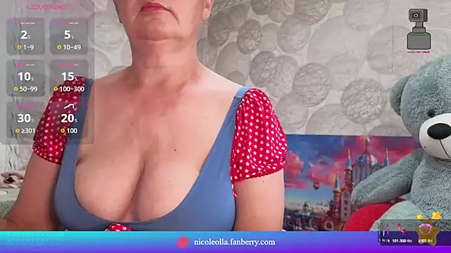 NicoleOlla webcam