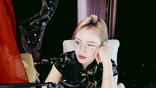 Unique_Mia webcam