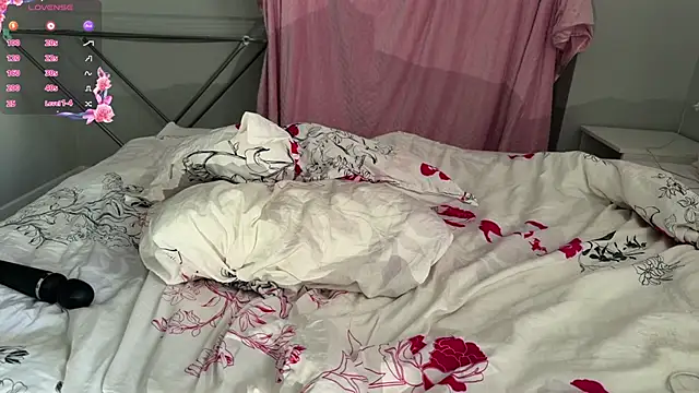 selena_favn webcam