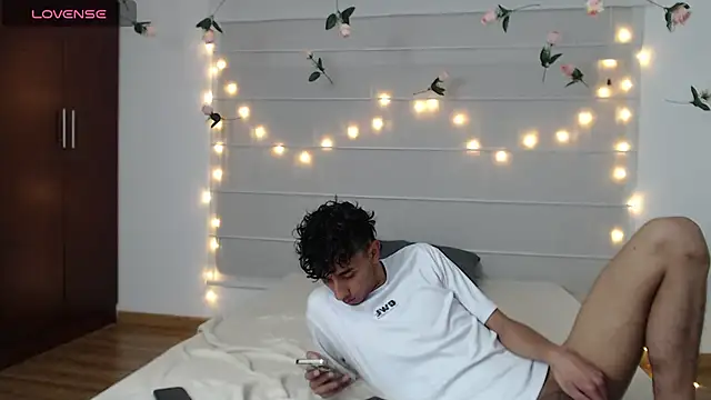 sarabubbie - Sarabubbie's free webcam - UK Sex Cams