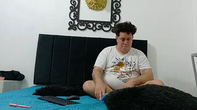 PinkQueen23 live cam on StripChat