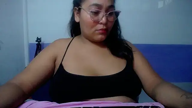 sirena_15 live cam on StripChat