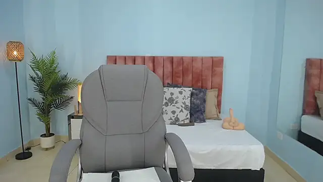 nana_levy live cam on StripChat