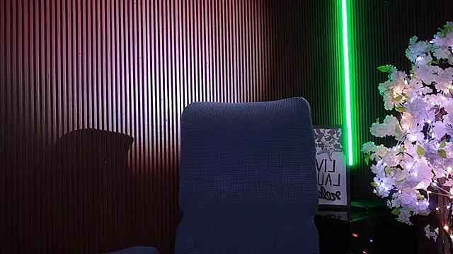 xxforyoureyesonlyxx webcam