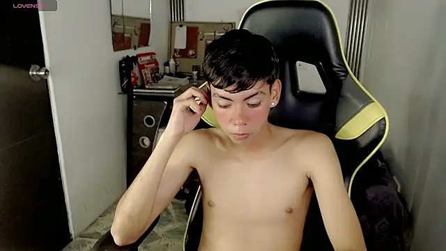 liarr_ (M twink) - play with saliva and ass
