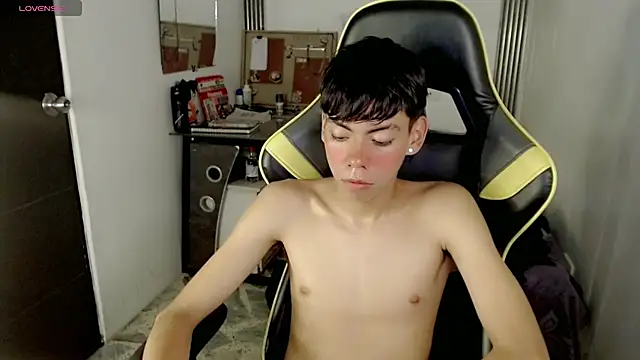 liarr_ (M twink) - play with saliva and ass