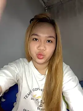 Almira6868 live cam on StripChat