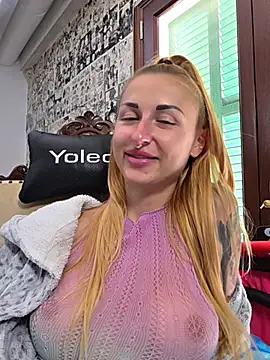 kylie_blck (F young) - SpreadPussy+1SurpriseVideo