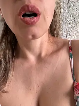 ladywithbigass webcam