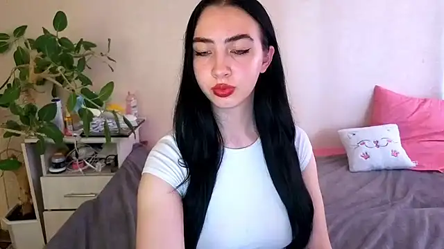WildKittenX_ live cam on StripChat