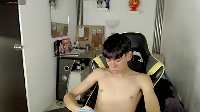 liarr_ (M twink) - play with saliva and ass