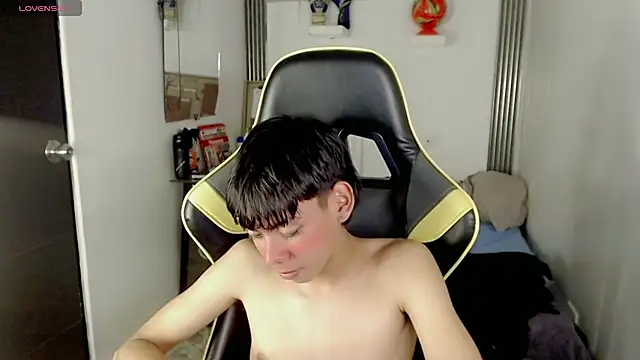 liarr_ (M twink) - play with saliva and ass