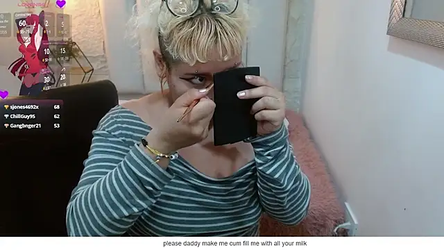 Echypyon_ live cam on StripChat