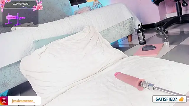 JESSI_NAOMI webcam