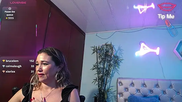 noelia_milf19 webcam