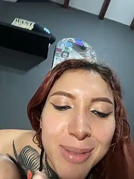 Selena_Rouge1 webcam