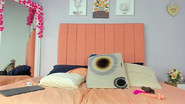 essence_skin live cam on StripChat