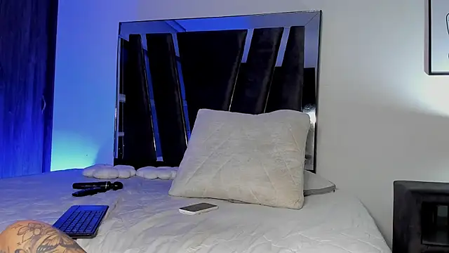 HollyEvanz webcam