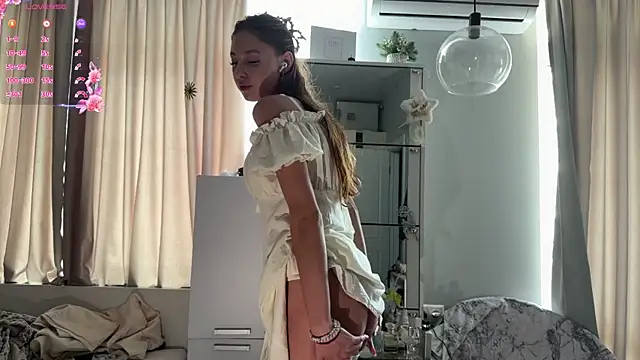 Watch selena_favn live on EroticFlix - High definition streams