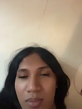 slutty_aki's live room