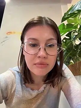 RinaCat live cam on StripChat