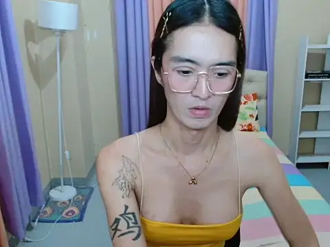 XxTsUncutAskaxX webcam