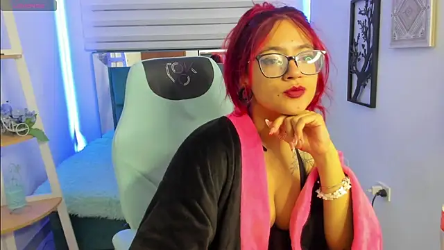 Sara_Red_X webcam
