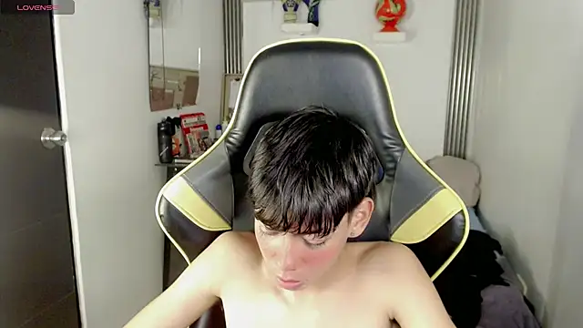 liarr_ (M twink) - play with saliva and ass