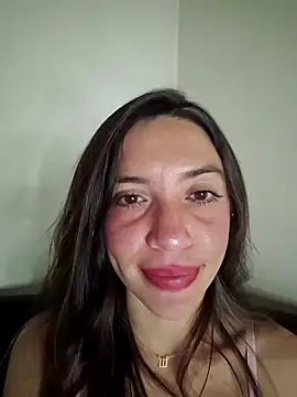 loveuu-bae live cam on StripChat