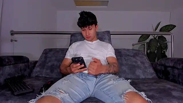 valerio_james7 - Valerio_James7's free webcam - UK Sex Cams
