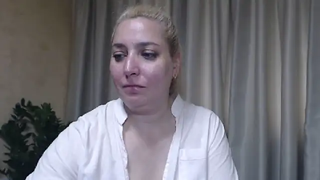 sweetpussy13 webcam