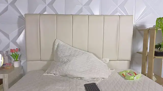 Emily_and_Sebastiannn webcam