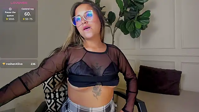 MayaLee_ live cam on StripChat