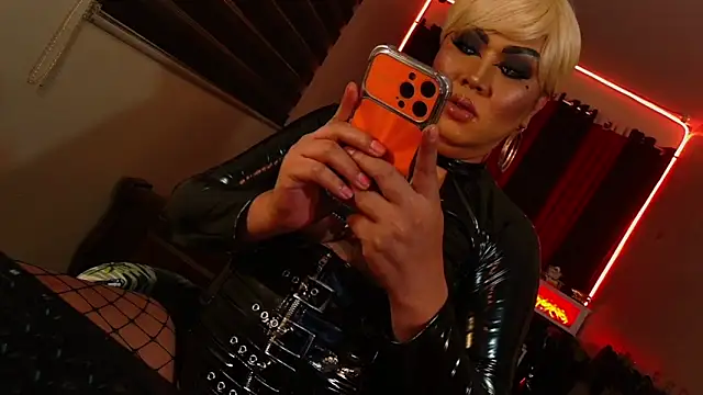 xCumOnOverMex webcam
