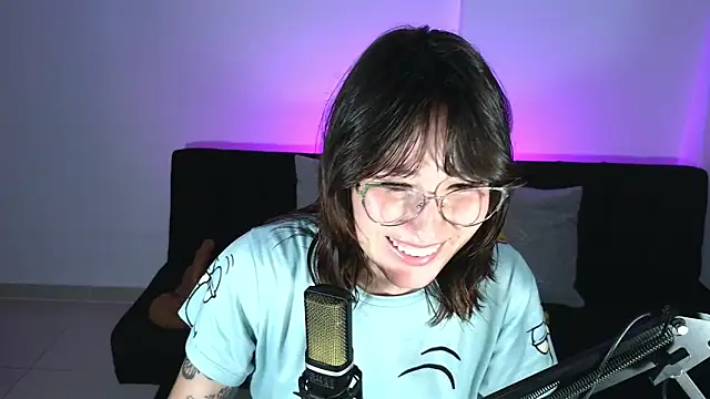 Yuliennegg live cam on StripChat