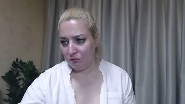 sweetpussy13 webcam