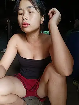 HeresThuy22 live cam on StripChat