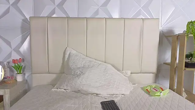 Emily_and_Sebastiannn webcam
