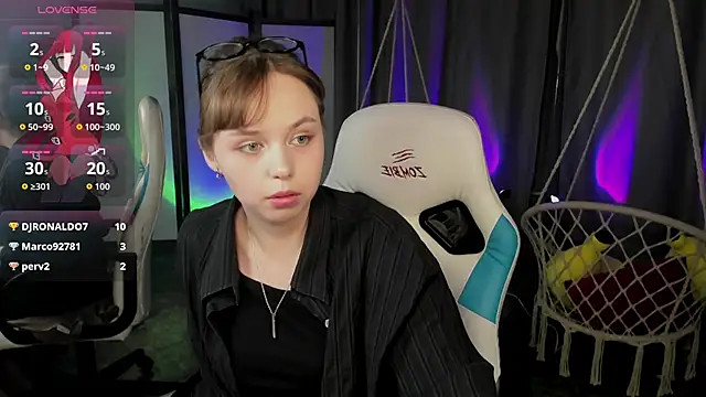 LeonaHicks webcam