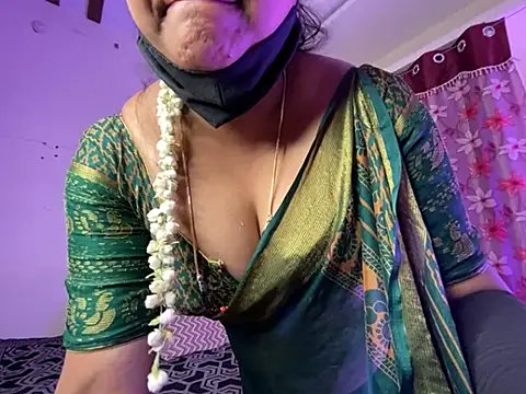 LouleyRani_ webcam