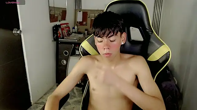 Liarr_ live cam on StripChat