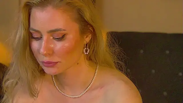 MisshaNight live cam on StripChat