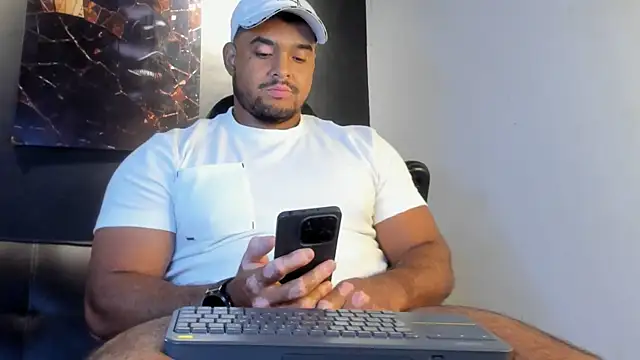 Big_furry_bear13 webcam