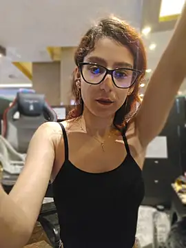 YuriLove98 webcam
