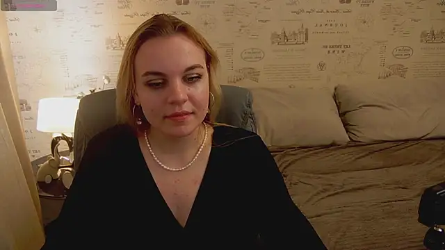 Glow_Margo webcam
