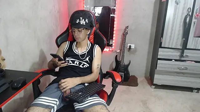 garu-hot18 webcam
