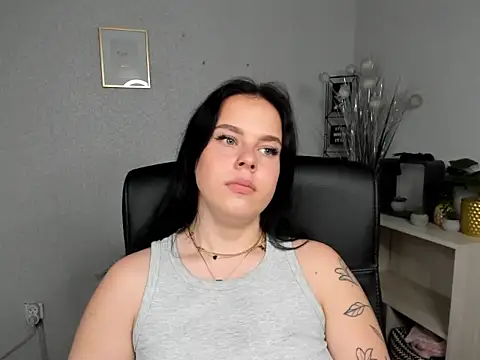 JustNessa webcam