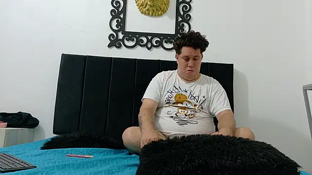 PinkQueen23 webcam