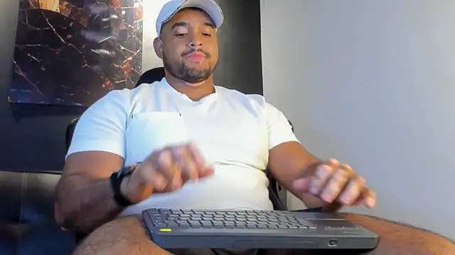 Big_furry_bear13 webcam
